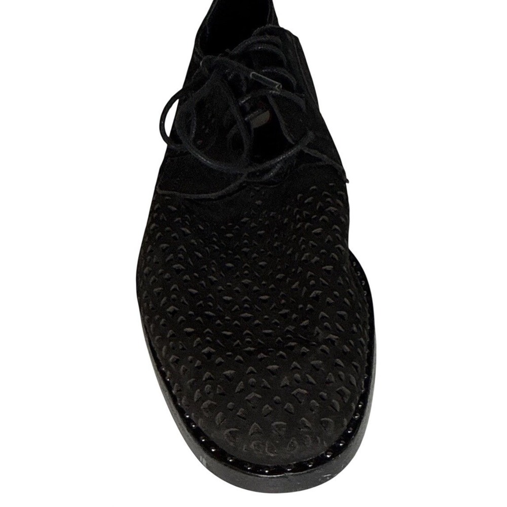 Vince Camuto Lesta Geo Black Oxford Women 9M Laser Cut Suede Flat Studs Academia - Picture 13 of 14